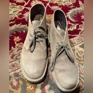 Clarks Bushacre 2 Chukka in taupe suede